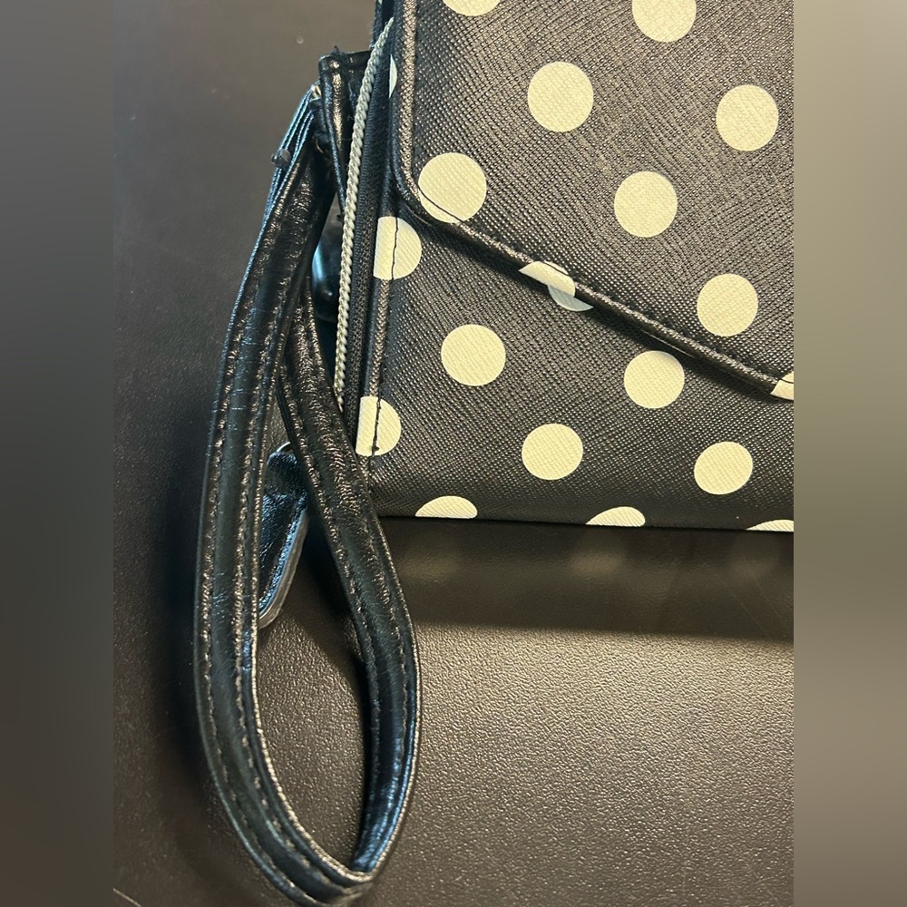 🐕3/20 Black and White Polka Dot Wristlet - Picture 3 of 11